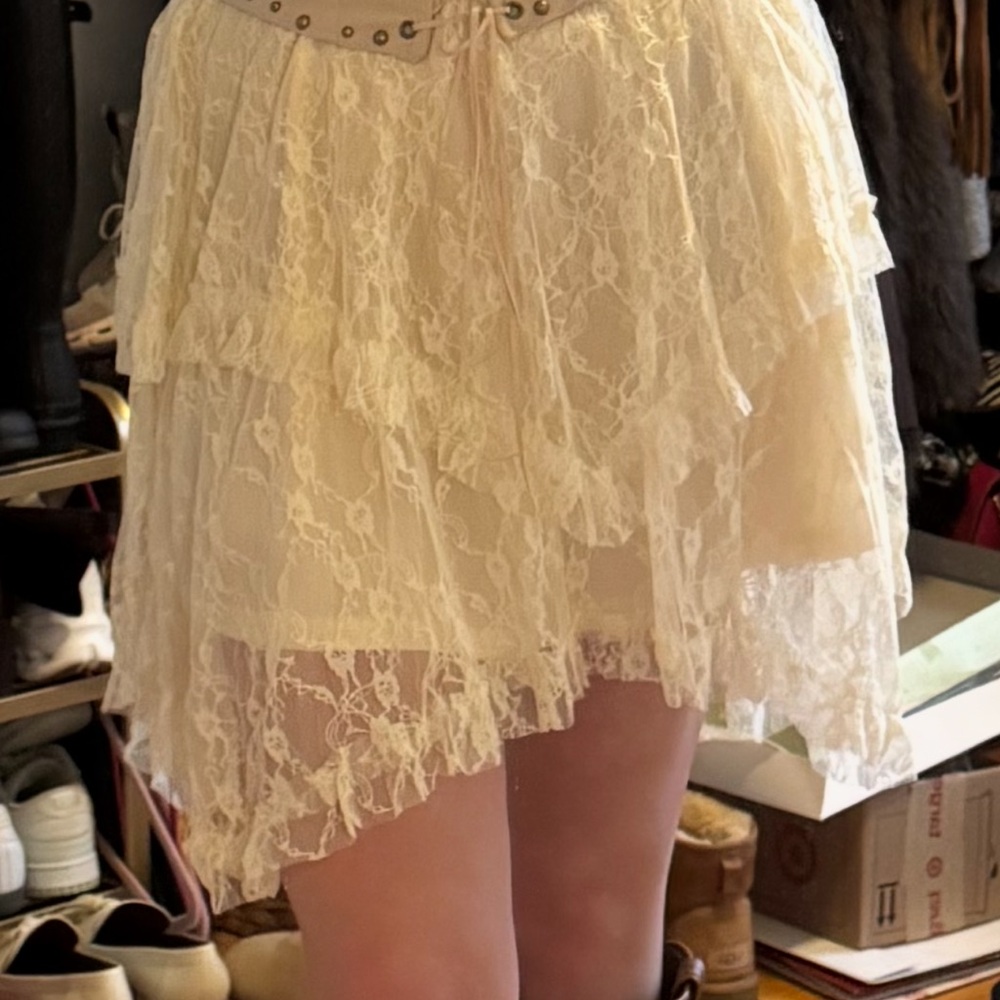 Chic Asymmetrical Lace Skirt in Cream
